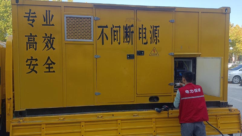 深圳柴油发电机组和UPS电源配合使用时，如何避免切换过程中的电力中断？